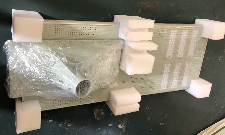 120w solar streetlight (1).png